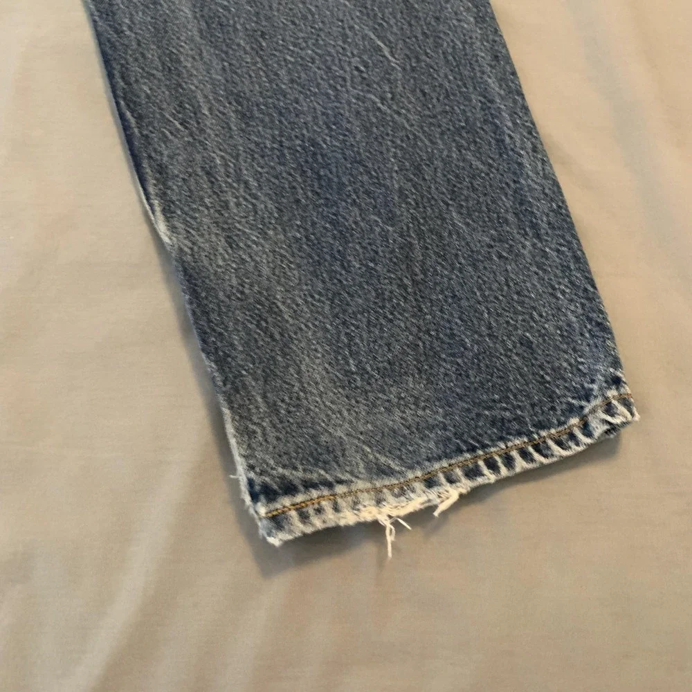Levis 550 Jeans Mens 35x29 Blue Relaxed Fit‎ Tapered Leg Denim Distressed Pants